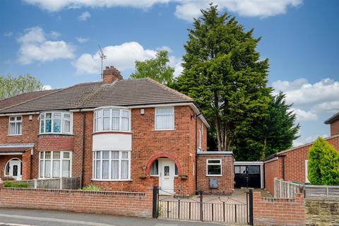 3 bed property, in Carlton Avenue, £325,000