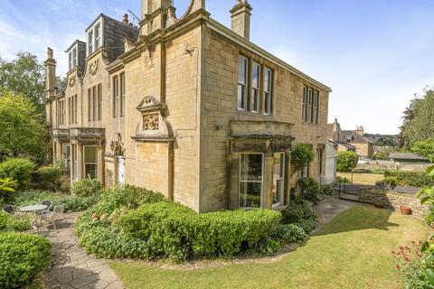 6 bed property, in Bloomfield Avenue, £1,300,000