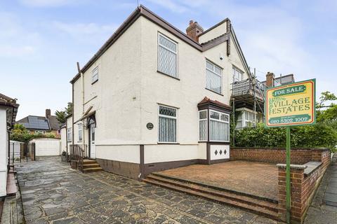 4 bed property, in Mainridge Road, £600,000