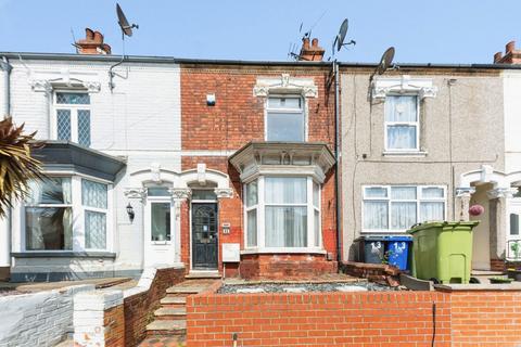 3 bed property, in FREDERICK STREET, £106,500