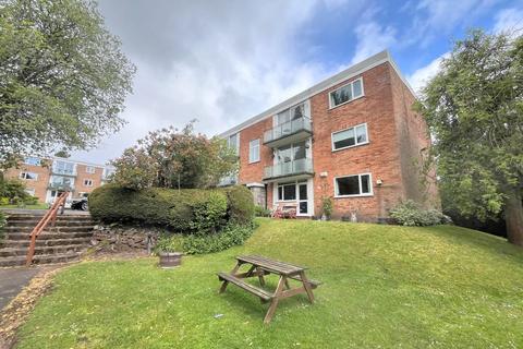 2 bed property, in Eastmoor Close, £200,000
