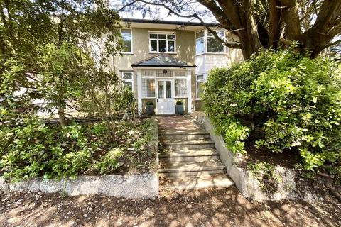 2 bed property, in Seafield Road, £350,000