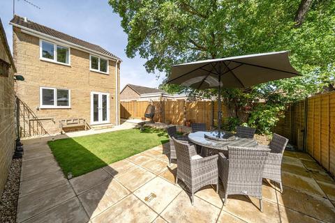 3 bed property, in Plover Road, £280,000