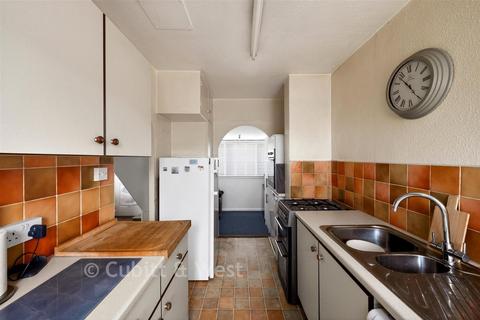 3 bed property, in Allaway Avenue, £220,000