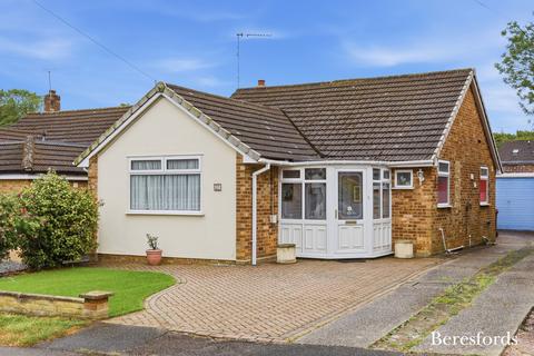 2 bed property, in Arnolds Avenue, £475,000
