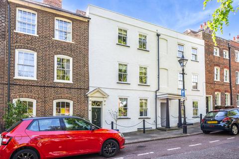 4 bed property, in Prospect Row, £450,000