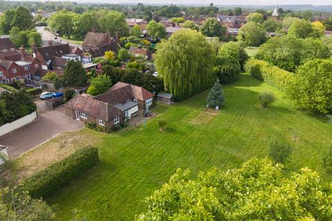4 bed property, in High Street, £850,000