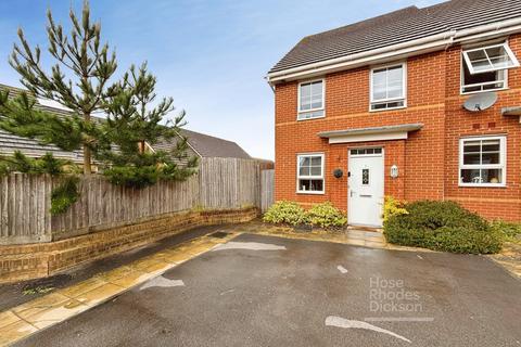 2 bed property, in Towngate Place, £210,000