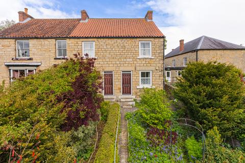 4 bed property, in Castle Road, £200,000