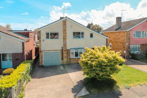 4 bed property, in Conifer Close, £350,000