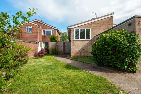 3 bed property, in Farmland Way, £325,000