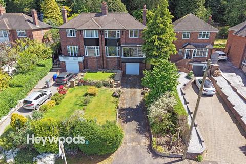 3 bed property, in Lightwood Road, £200,000