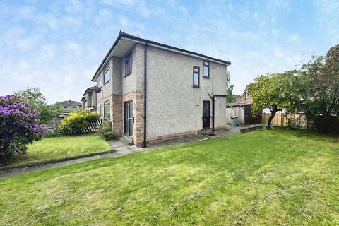 3 bed property, in Woodlands Crescent, £245,000