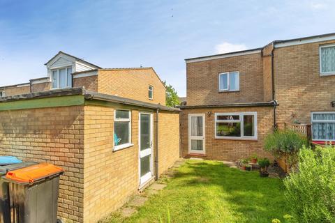 2 bed property, in Bramble Avenue, £255,000