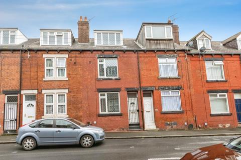 2 bed property, in Dawlish Road, £140,000
