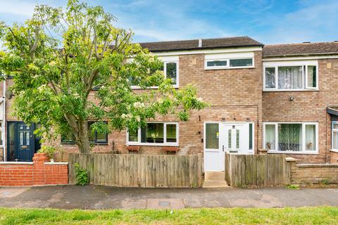 3 bed property, in Essex Road, £190,000