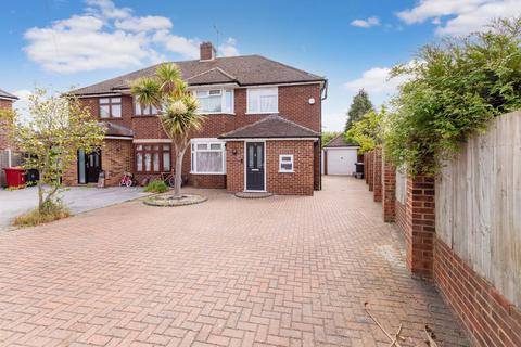 3 bed property, in Nelson Close, £850,000