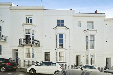 1 bed property, in Montpelier Street, £210,000