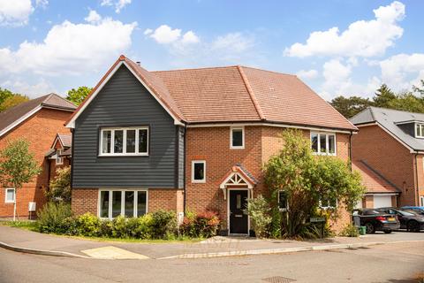 4 bed property, in Berry Close, £650,000
