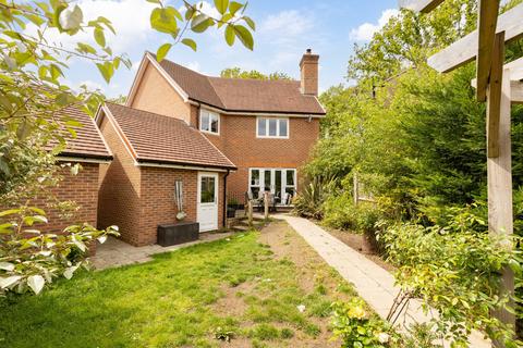 4 bed property, in Berry Close, £650,000