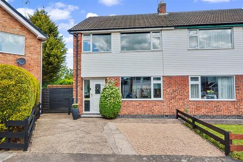 3 bed property, in Recreation Street, £270,000