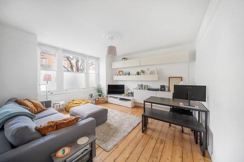 2 bed property, in Galveston Road, £675,000
