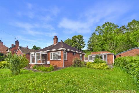 2 bed property, in Chapel Street, £270,000