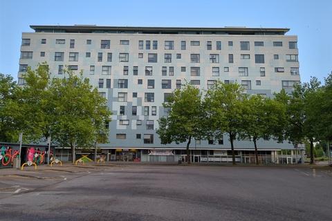 1 bed property, in Wetherburn Court, £70,000