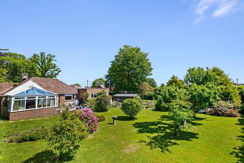 3 bed property, in Newick Hill, £525,000