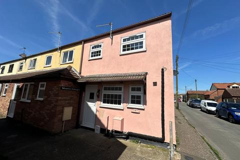 2 bed property, in Clay Road, £110,000