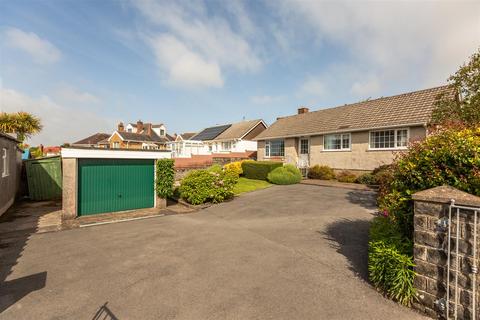 3 bed property, in Stepney Road, £220,000