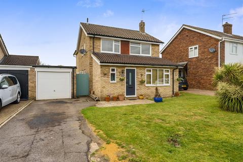 4 bed property, in Winchester Drive, £719,650