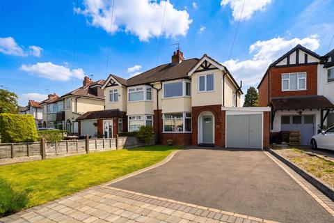 3 bed property, in Colebrook Croft, £375,000
