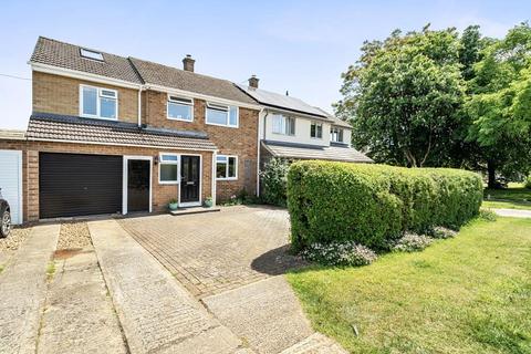 4 bed property, in Eynsham, £650,000