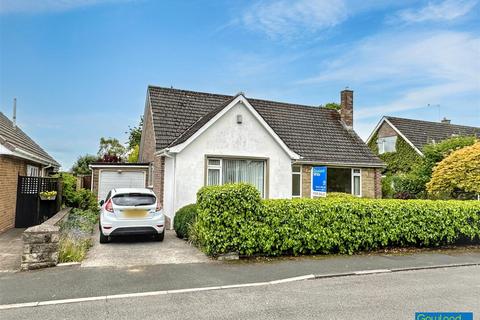 2 bed property, in Kenton Close, £350,000