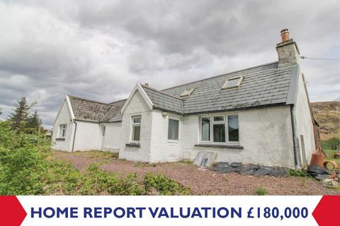 2 bed property, in Holly Tree Cottage, £165,000