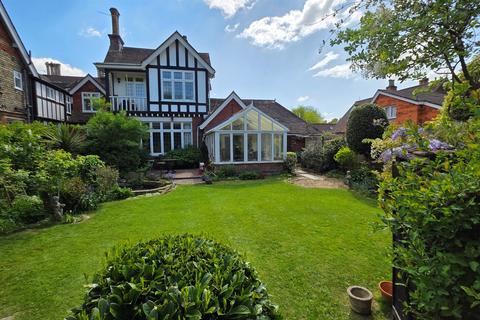 1 bed property, in Mill Road, £500,000