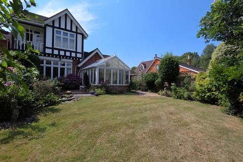 1 bed property, in Mill Road, £450,000