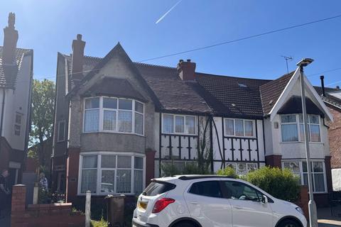 5 bed property, in 29 Oxford Drive, £225,000