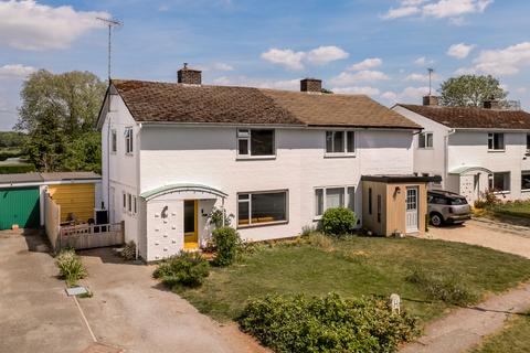 3 bed property, in Kings Grove, £495,000