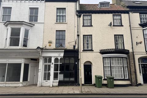 3 bed property, in Queen Street, £135,000