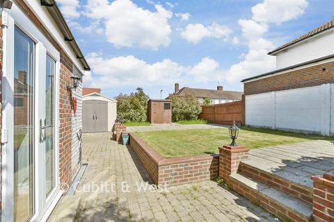 3 bed property, in Radstock Way, £500,000
