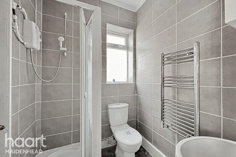 1 bed property, in Boyn Hill Avenue, £120,000