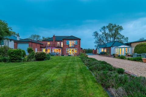 5 bed property, in Fen Lane, £2,000,000