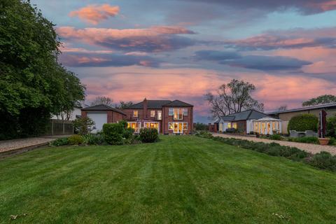 5 bed property, in Fen Lane, £2,000,000