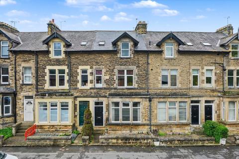 3 bed property, in Dragon Road, £375,000