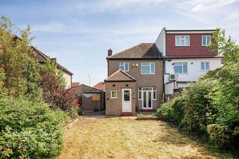 3 bed property, in Sidcup Road, £575,000