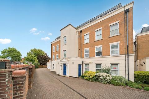 2 bed property, in Grosvenor Square, £260,000