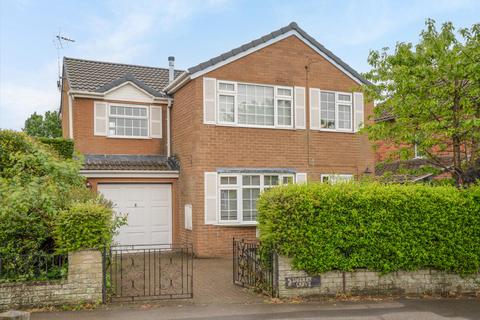 4 bed property, in Whenby Grove, £350,000