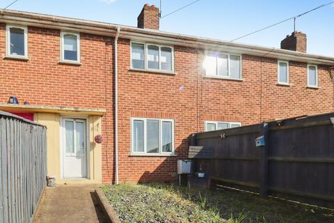 2 bed property, in Throckmorton Road, £150,000